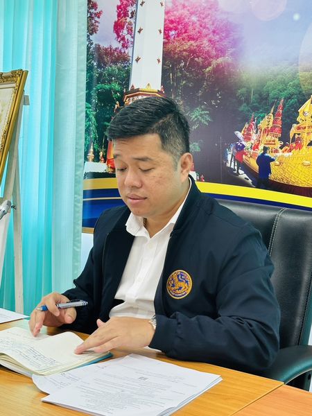 🌈อำเภอเมืองสุราษฎร์ธานี
📆วันที่ 3 ตุลาคม 2567
🕗เวลา 09.30 น.
           🔷นายธนายุทธ ไพศาลโรจน์ รักษาราชการแทนนายอำเภอเมืองสุราษฎร์ธานี เป็นประธานในการประชุมหัวหน้าส่วนราชการ หัวหน้าหน่วยงานรัฐวิสาหกิจ และผู้บริหารองค์กรปกครองส่วนท้องถิ่น ครั้งที่ 10/2567 ประจำเดือนตุลาคม 2567
           🔷โดยมีหัวหน้าส่วนราชการ หัวหน้าหน่วยงานรัฐวิสาหกิจ ผู้บริหารองค์กรปกครองส่วนท้องถิ่น ปลัดอำเภอ และบุคลากรที่เกี่ยวข้อง เข้าร่วมการประชุมโดยพร้อมเพรียงกัน เพื่อรับฟังข้อสั่งการตามนโยบายสำคัญของผู้บังคับบัญชาและนำไปปฏิบัติเพื่อประโยชน์ทางราชการต่อไป