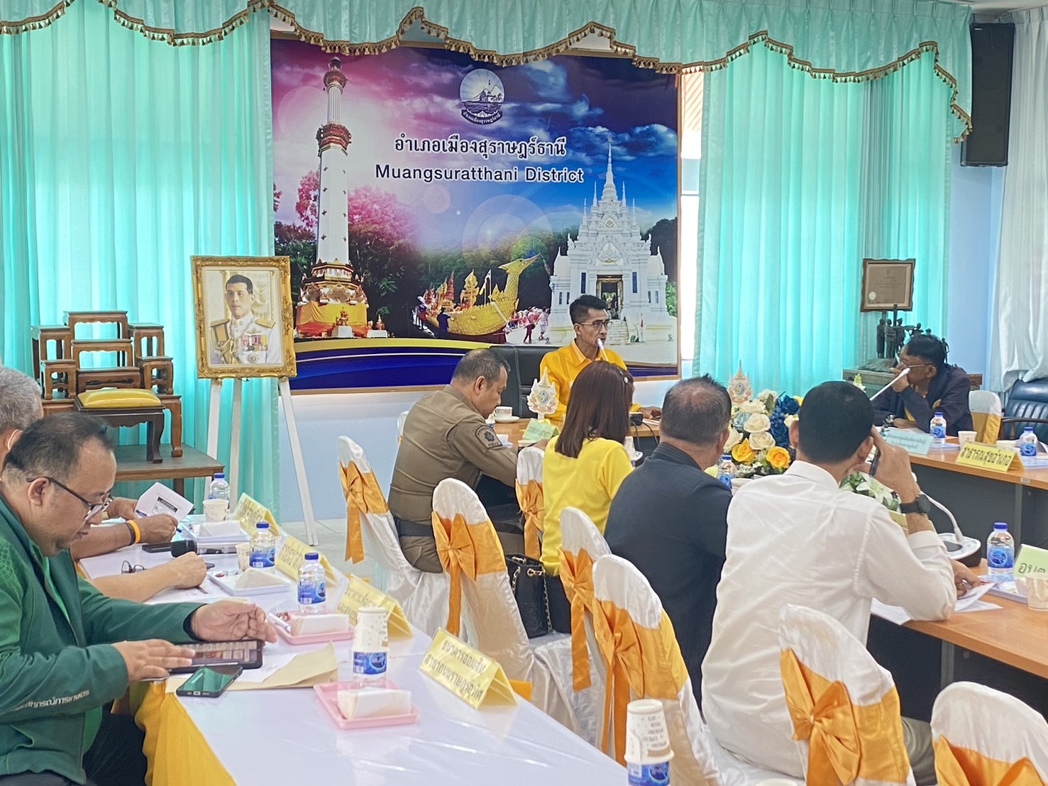 🌈อำเภอเมืองสุราษฎร์ธานี
📆วันที่ 1 สิงหาคม 2567
🕗เวลา 09.30 น.
           🔺นายสิทธิชัย ไทยเจริญ นายอำเภอเมืองสุราษฎร์ธานี เป็นประธานในการประชุมหัวหน้าส่วนราชการ หัวหน้าหน่วยงานรัฐวิสาหกิจ และผู้บริหารองค์กรปกครองส่วนท้องถิ่น ครั้งที่ 8/2567 ประจำเดือนสิงหาคม 2567
           🔺โดยมีหัวหน้าส่วนราชการ หัวหน้าหน่วยงานรัฐวิสาหกิจ ผู้บริหารองค์กรปกครองส่วนท้องถิ่น ปลัดอำเภอ และบุคลากรที่เกี่ยวข้อง เข้าร่วมการประชุมโดยพร้อมเพรียงกัน เพื่อรับฟังข้อสั่งการตามนโยบายสำคัญของผู้บังคับบัญชาและนำไปปฏิบัติเพื่อประโยชน์ทางราชการต่อไป