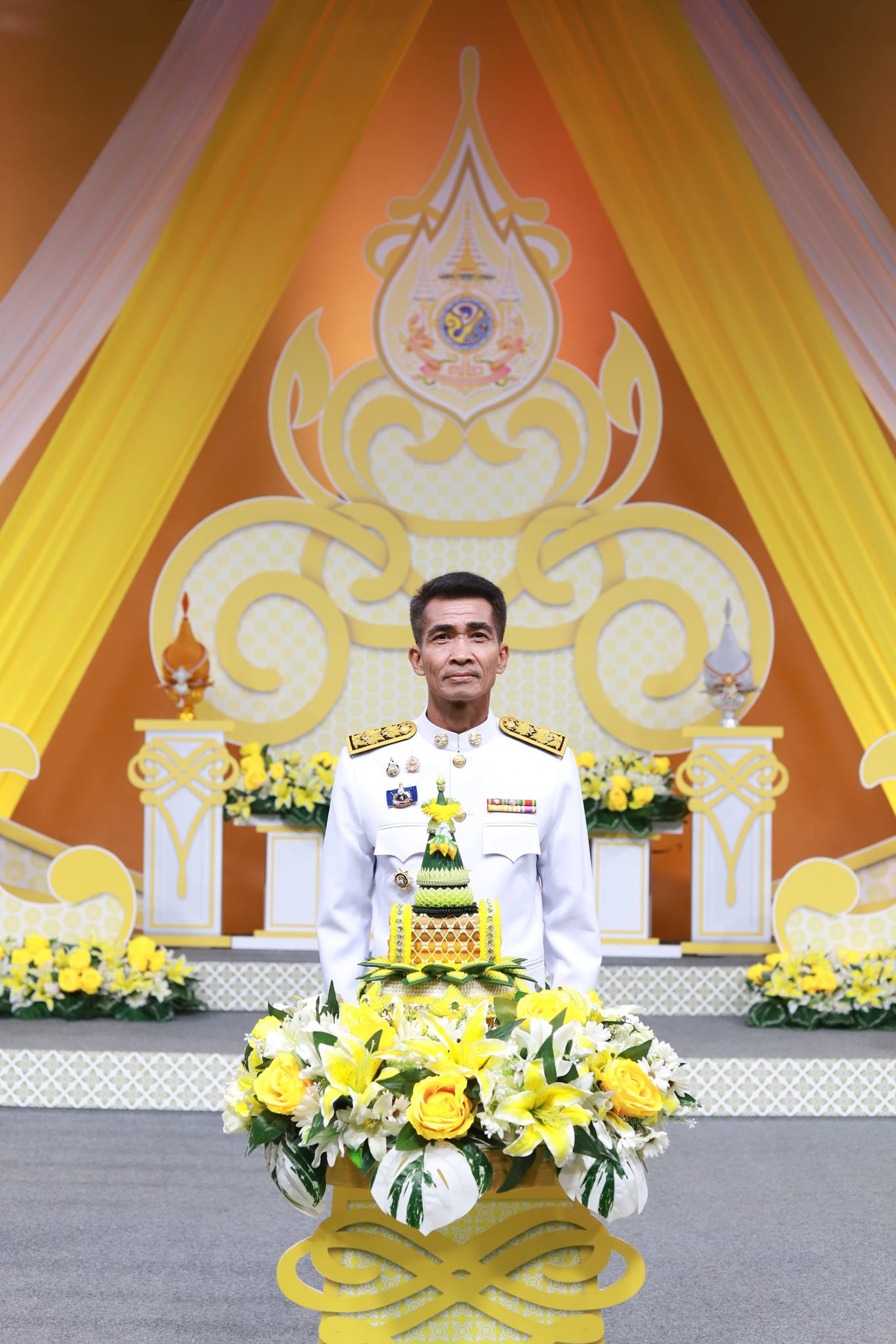 🌈อำเภอเมืองสุราษฎร์ธานี
📆วันที่ 25 มิถุนายน 2567
🕗เวลา 10.59 น.
           🟡นายสิทธิชัย ไทยเจริญ นายอำเภอเมืองสุราษฎร์ธานี พร้อมด้วย นางวรรณรดา ไทยเจริญ รองนายกเหล่ากาชาดจังหวัดสุราษฎร์ธานี ได้เข้าร่วมการบันทึกเทปโทรทัศน์รายการ "ถวายพระพรชัยมงคล พระบาทสมเด็จพระเจ้าอยู่หัว เนื่องในโอกาสวันเฉลิมพระชนมพรรษา 28 กรกฎาคม 2567" เพื่อแสดงออกถึงความจงรักภักดี ด้วยสำนึกในพระมหากรุณาธิคุณอย่างหาที่สุดมิได้ โดยเทปบันทึกดังกล่าวจะนำไปแพร่ภาพออกอากาศทั่วประเทศ ทางสถานีวิทยุโทรทัศน์แห่งประเทศไทย กรุงเทพฯ และสถานีโทรทัศน์ NBT SOUTH ณ ห้องแสดงใหญ่ สถานีวิทยุโทรทัศน์แห่งประเทศไทยจังหวัดสุราษฎร์ธานี ตำบลขุนทะเล อำเภอเมือง จังหวัดสุราษฎร์ธานี
           🟡โดยมีนายเจษฎา จิตรัตน์ ผู้ว่าราชการจังหวัดสุราษฎร์ธานี พร้อมด้วย นางดาเรศ จิตรัตน์ นายกเหล่ากาชาดจังหวัดจังหวัดสุราษฎร์ธานี/กรรมการสภากาชาด ผู้แทนภาค 11 รองผู้ว่าราชการจังหวัดสุราษฎร์ธานี และหัวหน้าส่วนราชการ ภายในจังหวัดสุราษฎร์ธานีร่วมการบันทึกเทปในโอกาสนี้ด้วย