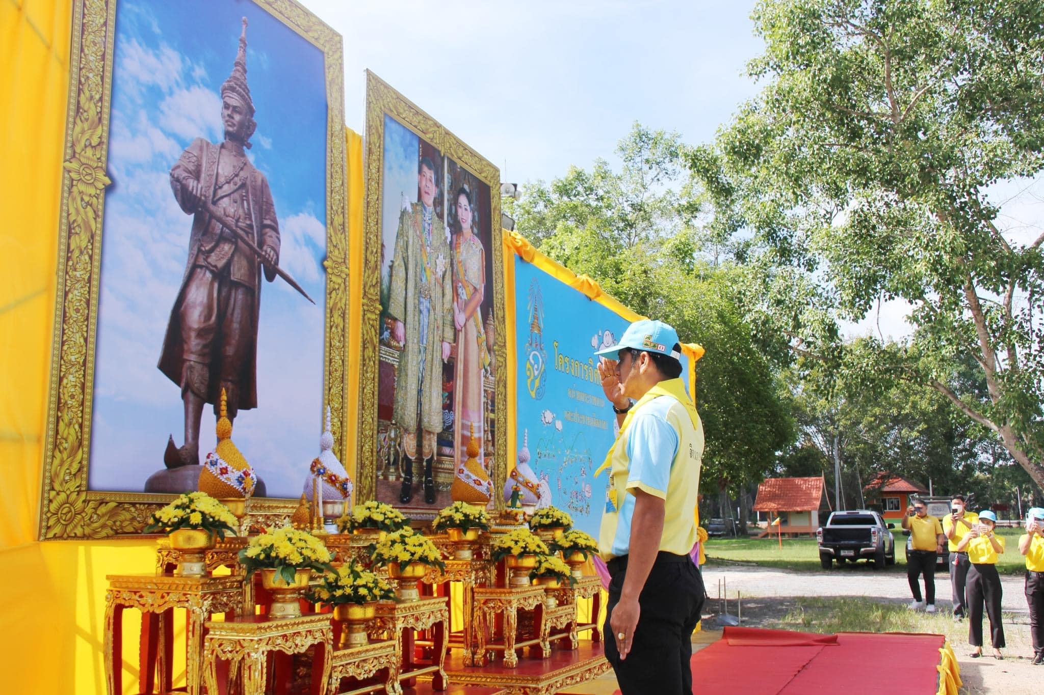 🌈อำเภอเมืองสุราษฎร์ธานี
         เมื่อวันที่ 11 ก.ค.66 เวลา 09.30 น. นายสิทธิชัย ไทยเจริญ นายอำเภอเมืองสุราษฎร์ธานี มอบหมายให้ นายอัธ วังสะวิบูลย์ ปลัดอำเภอ นายชานิศ ทองสวัสดิ์ ปลัดอำเภอ และนางสาวปรีหทัย บุญทอง ปลัดอำเภอ พร้อมด้วยหัวหน้าส่วนราชการระดับอำเภอ นายกองค์การบริหารส่วนตำบลมะขามเตี้ย กำนัน ผู้ใหญ่บ้านฯลฯ สมาชิก อส. และประชาชนจิตอาสาในพื้นที่ เข้าร่วมกิจกรรมจิตอาสาพัฒนาเนื่องในวันสมเด็จพระนารายณ์มหาราช ณ วัดพุทธบูชา ตำบลมะขามเตี้ย อำเภอเมืองสุราษฎร์ธานี จังหวัดสุราษฎร์ธานี